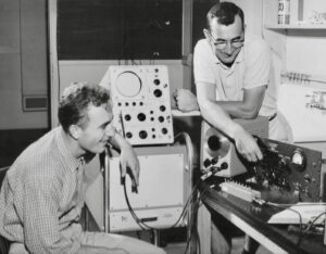 Vic Briscoe (right) with one of his Ph.D. students, Sandor Lehoczky '68 (left)